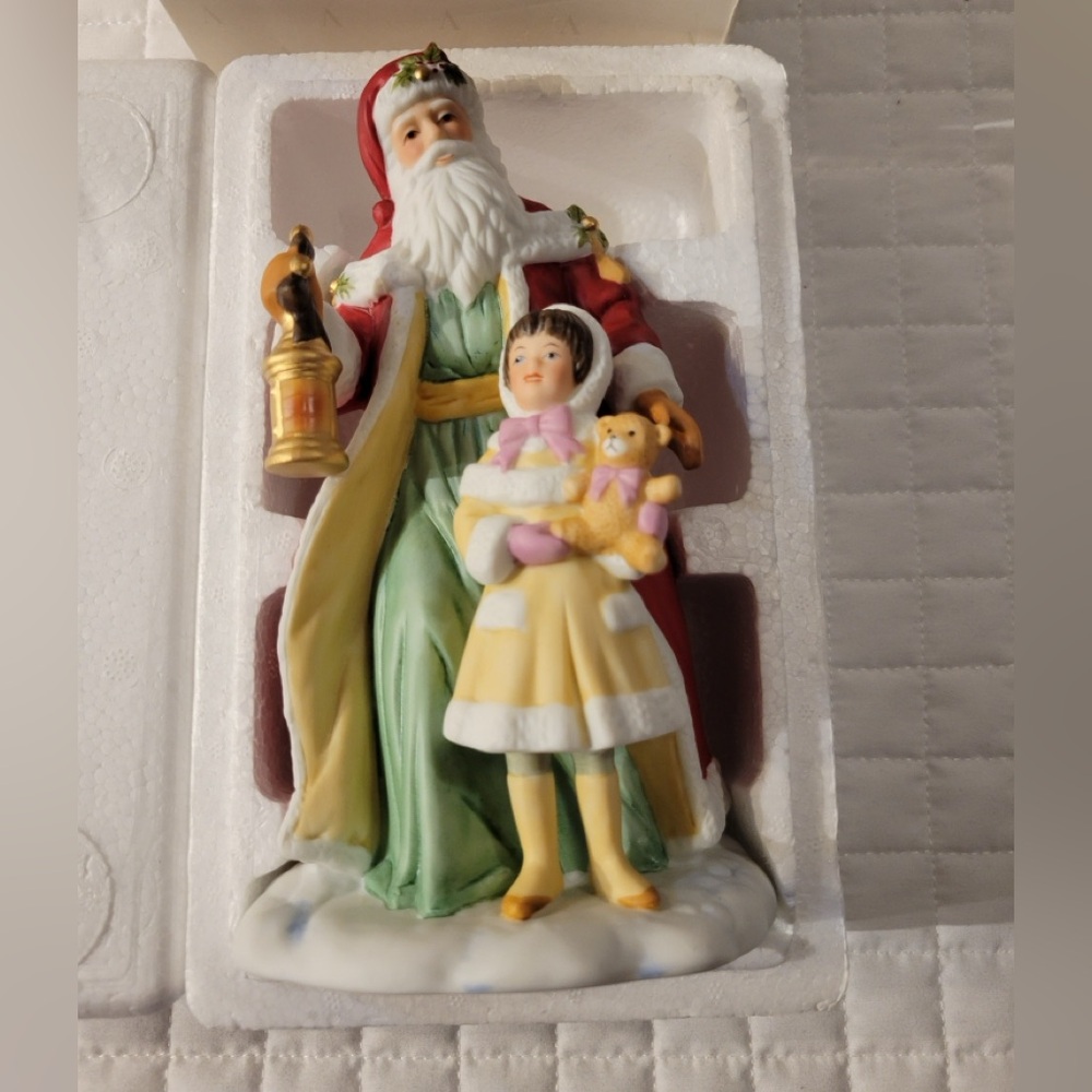 VTG 1995 Avon Santa Claus Little Girl Bear Porcelain‎ Figurine Christmas Holiday